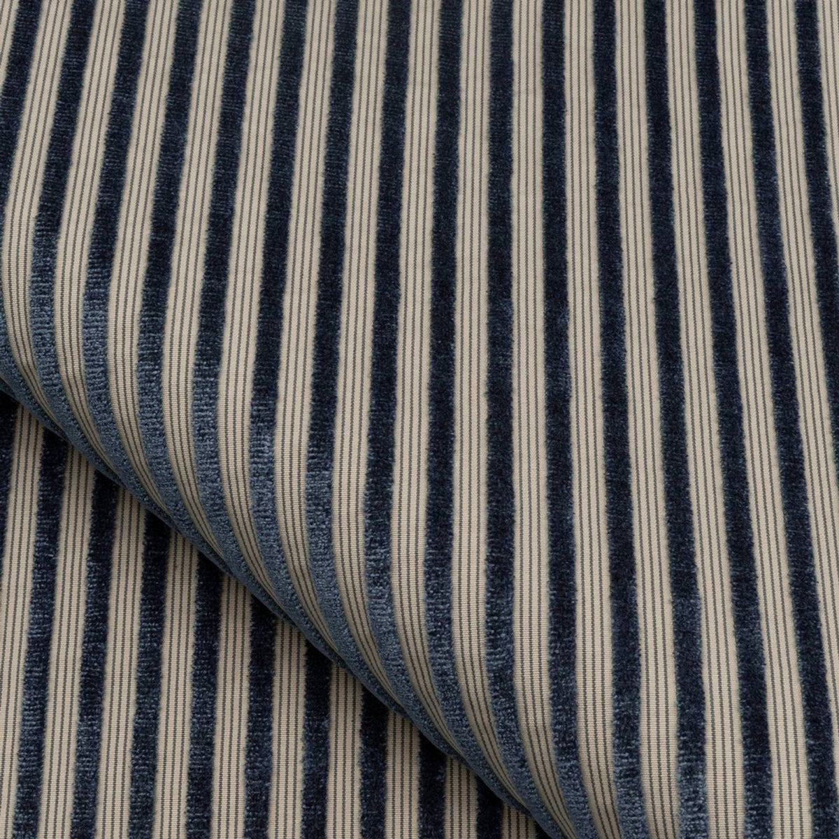 Manoir N°2 63 — Nobilis Stoff
