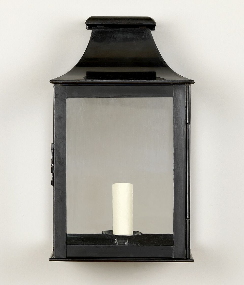 Powis Wall Lantern – Bronze