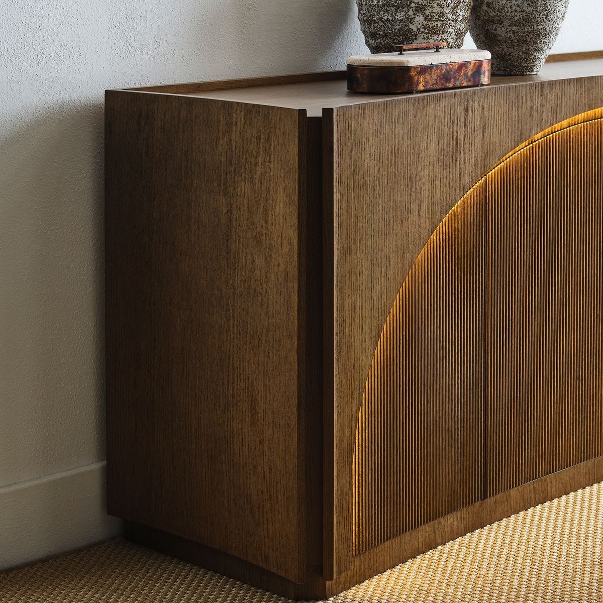 High Light, Lighted 4 Door Console Cabinet