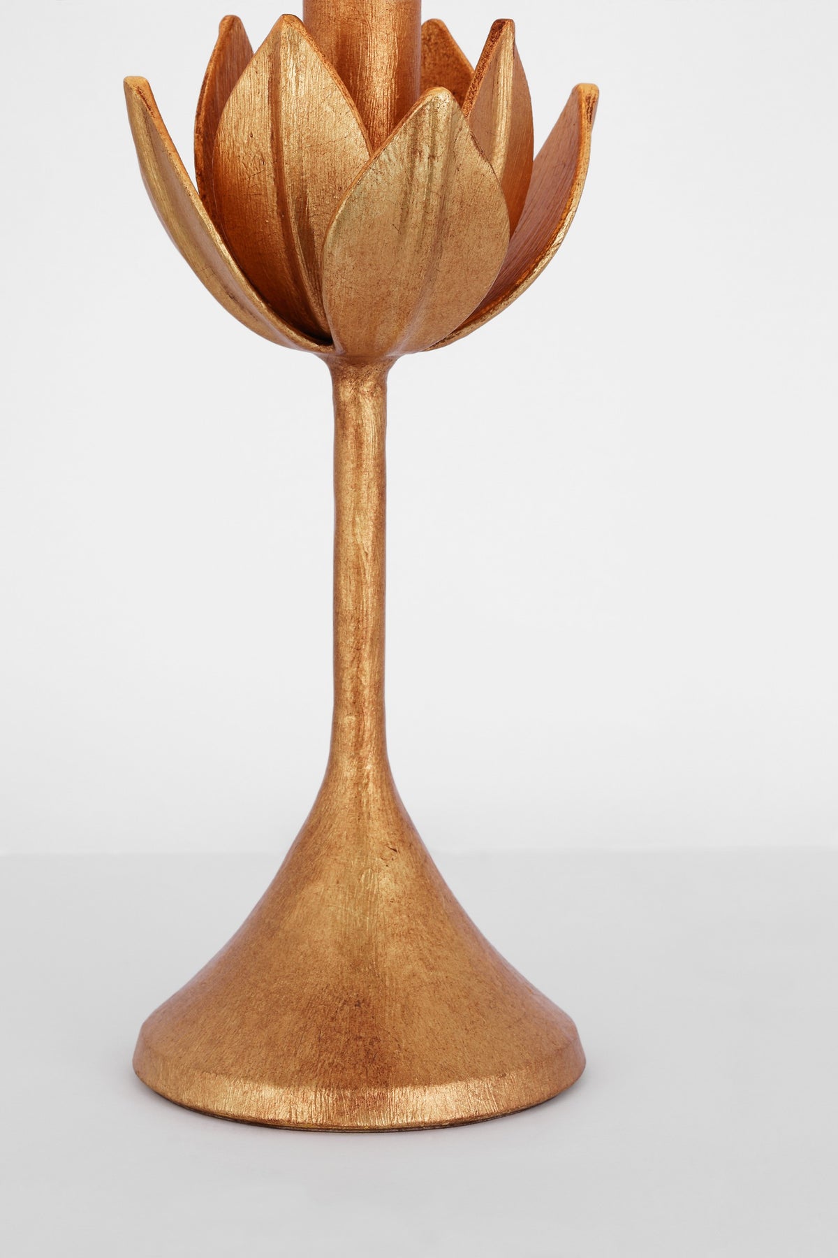 Alberto 17" Cordless Bordslampa — Julie Neill for Visual Comfort & Co. — Antique Gold Leaf with Linen Shade detaljbild