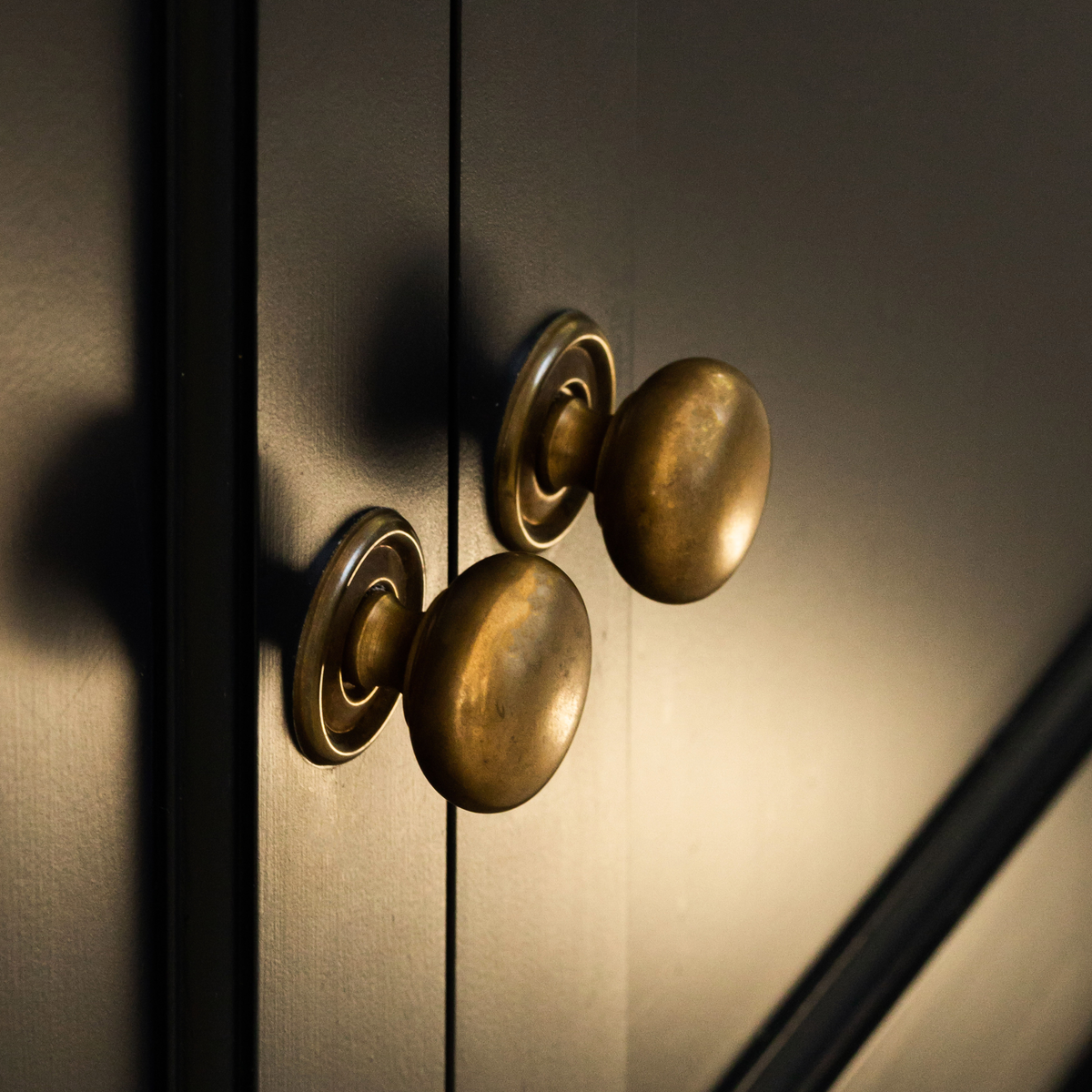 Cotswold Schrankknopf, Kuppelform — Antikmessing. Design by Jo Cartledge - The Old Rectory.