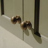 Cotswold Möbelknopf, Bun-Form — Raumbild, Satin antique satin lacquered