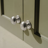 Cotswold Möbelknopf, Bun-Form — Raumbild, Satin chrome plate