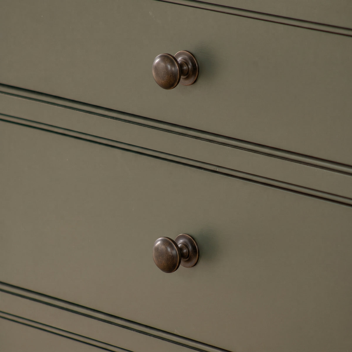 Cotswold Schrankknopf, Pilzform — Raumbild, Dark aged brass