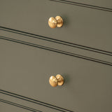 Cotswold Schrankknopf, Pilzform — Raumbild, Satin brass satin lacquered