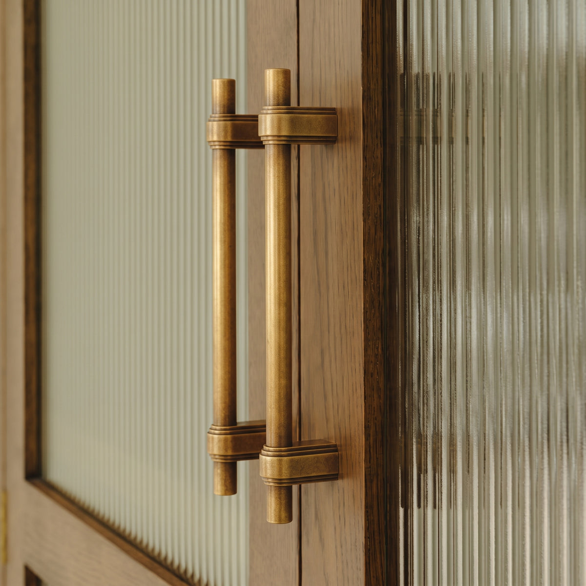 Gaumont Kastgreep — sfeerbeeld, Aged brass