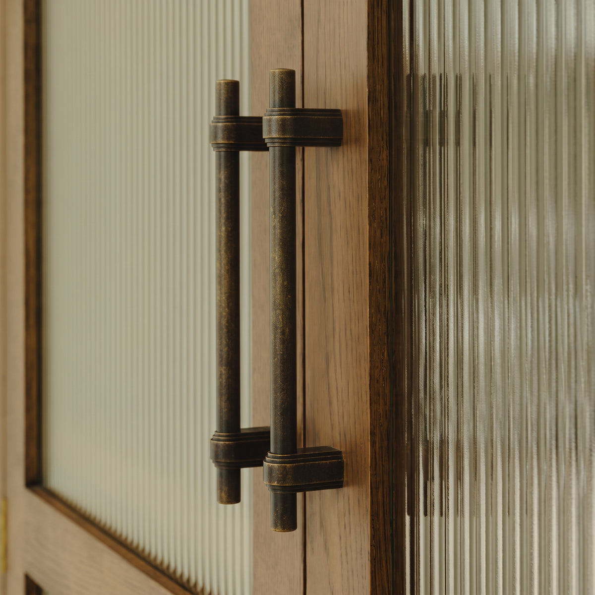 Gaumont Kastgreep — sfeerbeeld, Dark aged brass