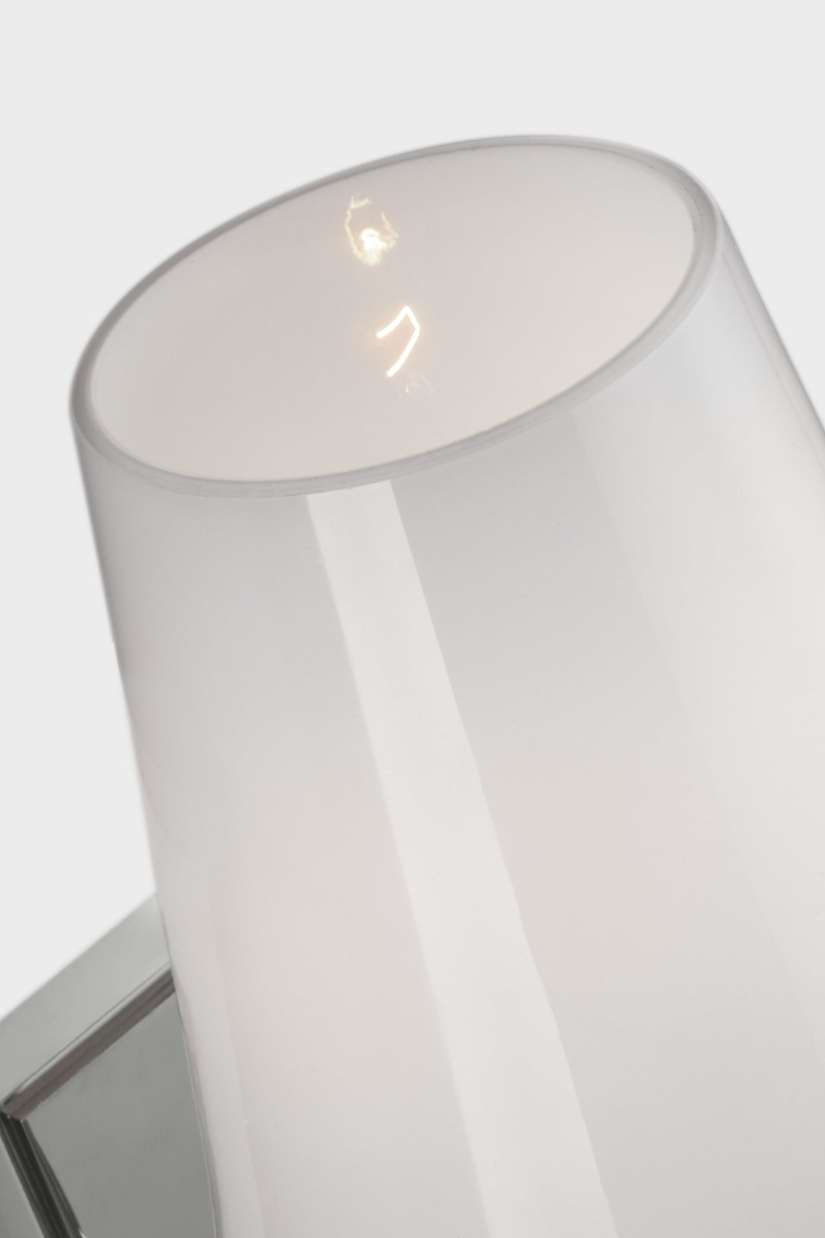 Beckham Classic Rectangular Wandlamp — Thomas O'Brien for Visual Comfort & Co. detailfoto