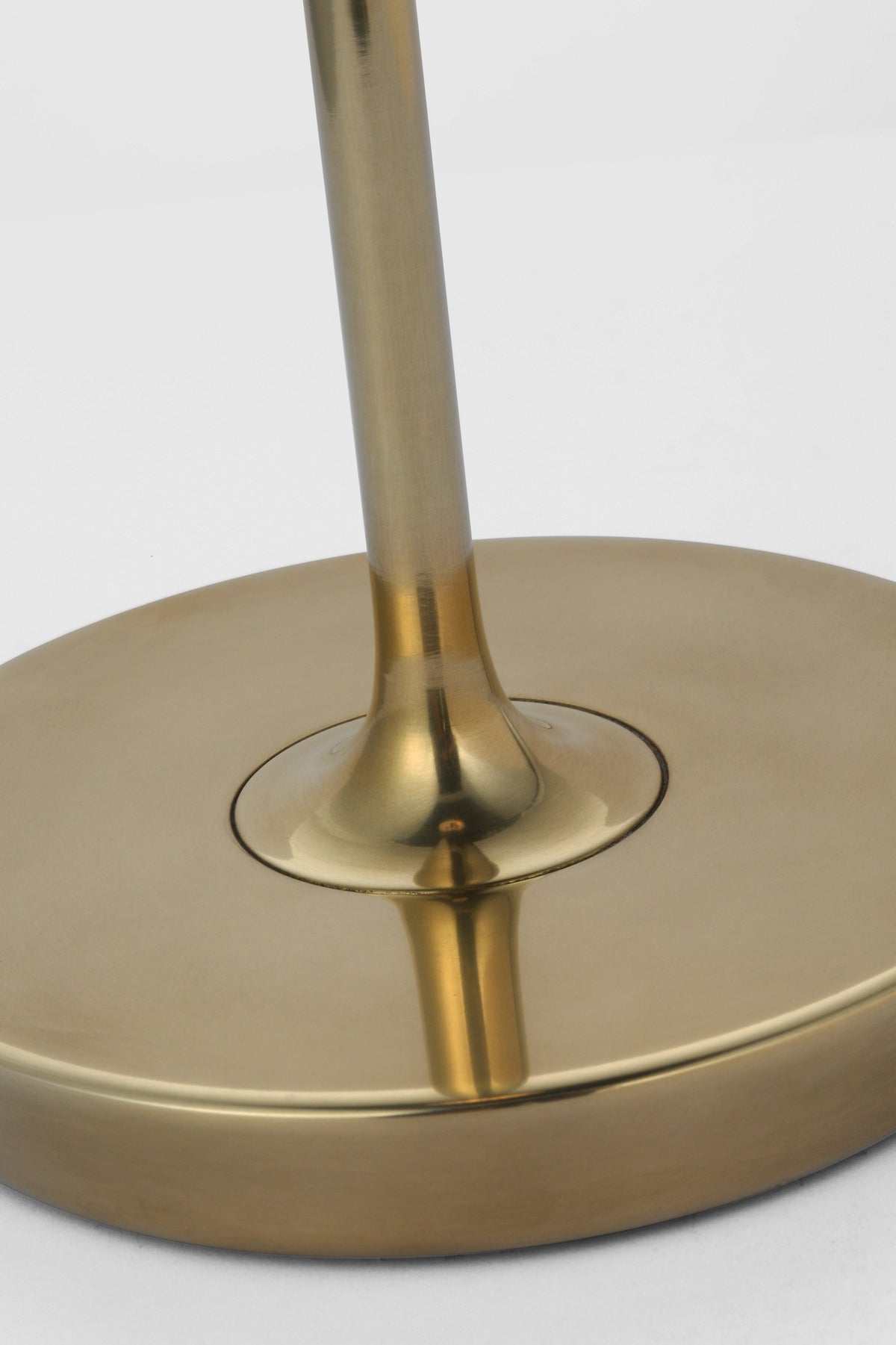 Blaze 16" Rechargeable Bordslampa — Waterford for Visual Comfort & Co. — Natural Brass with Clear Crystal detaljbild