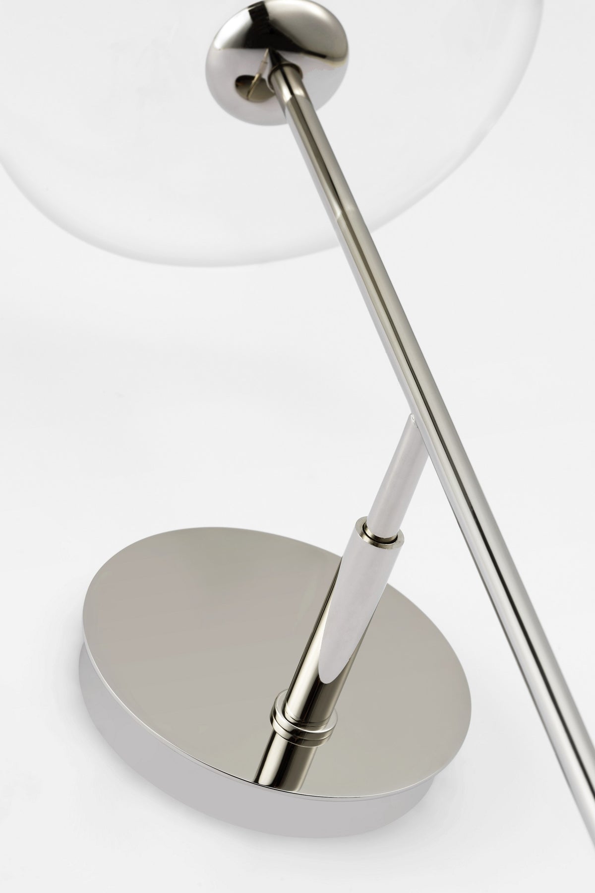 Calvino Large Tail Vägglampa — Ian K. Fowler for Visual Comfort & Co. — Polished Nickel with Clear Glass detaljbild