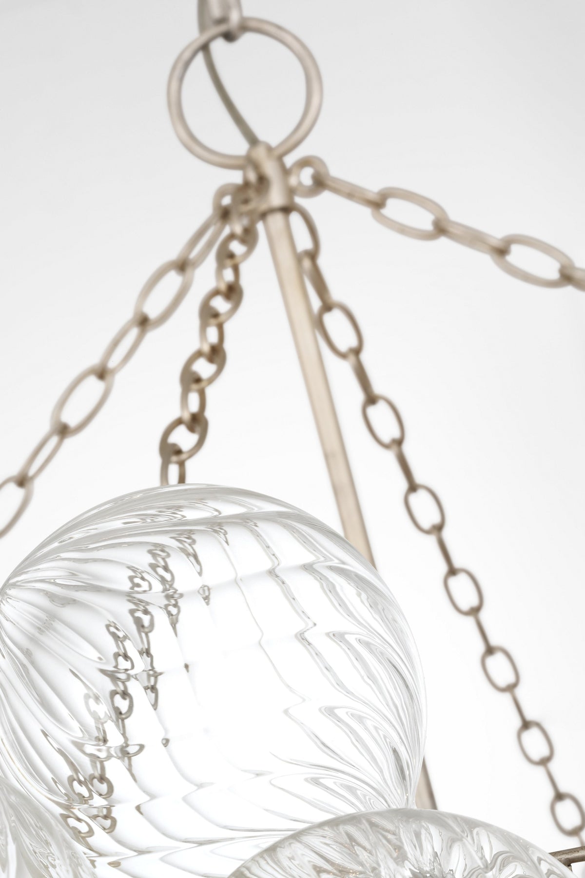Talia 56" Takkrona — Julie Neill for Visual Comfort & Co. — Burnished Silver Leaf and Clear Swirled Glass detaljbild