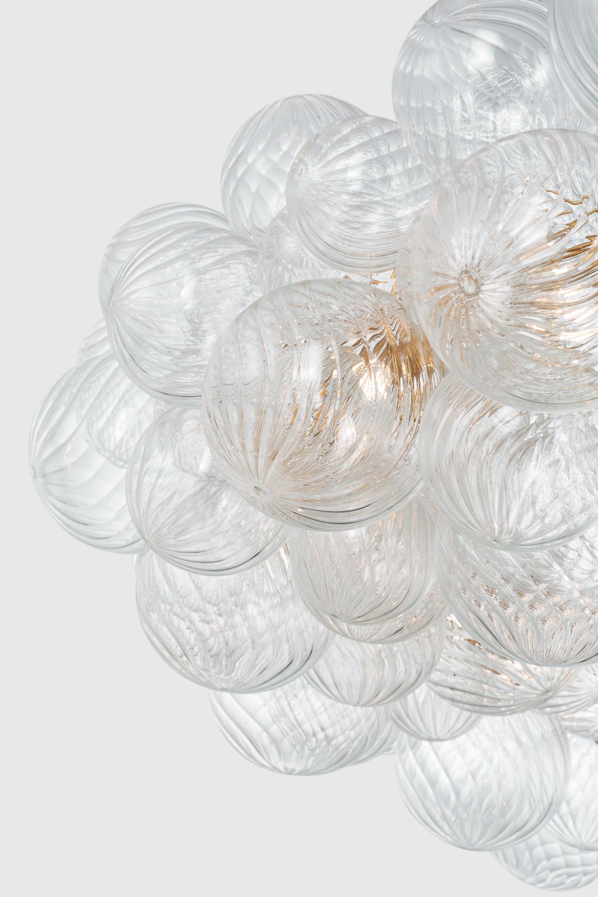 Talia 63" Ring Takkrona — Julie Neill for Visual Comfort & Co. — Gild and Clear Swirled Glass detaljbild