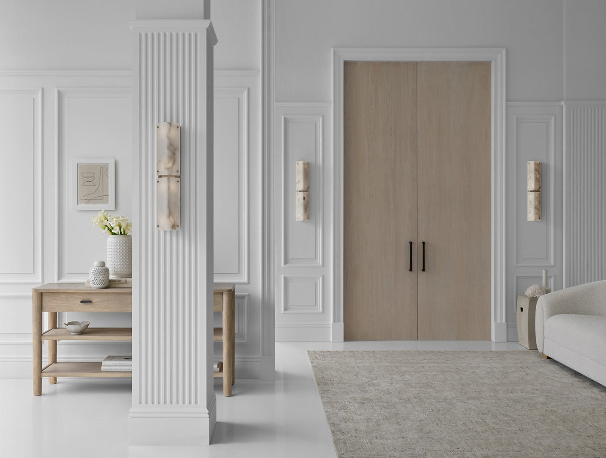 Clayton 25" Wall Vägglampa — Visual Comfort — Alabster and Hand-Rubbed Antique Brass / Utan ljuskälla miljöbild