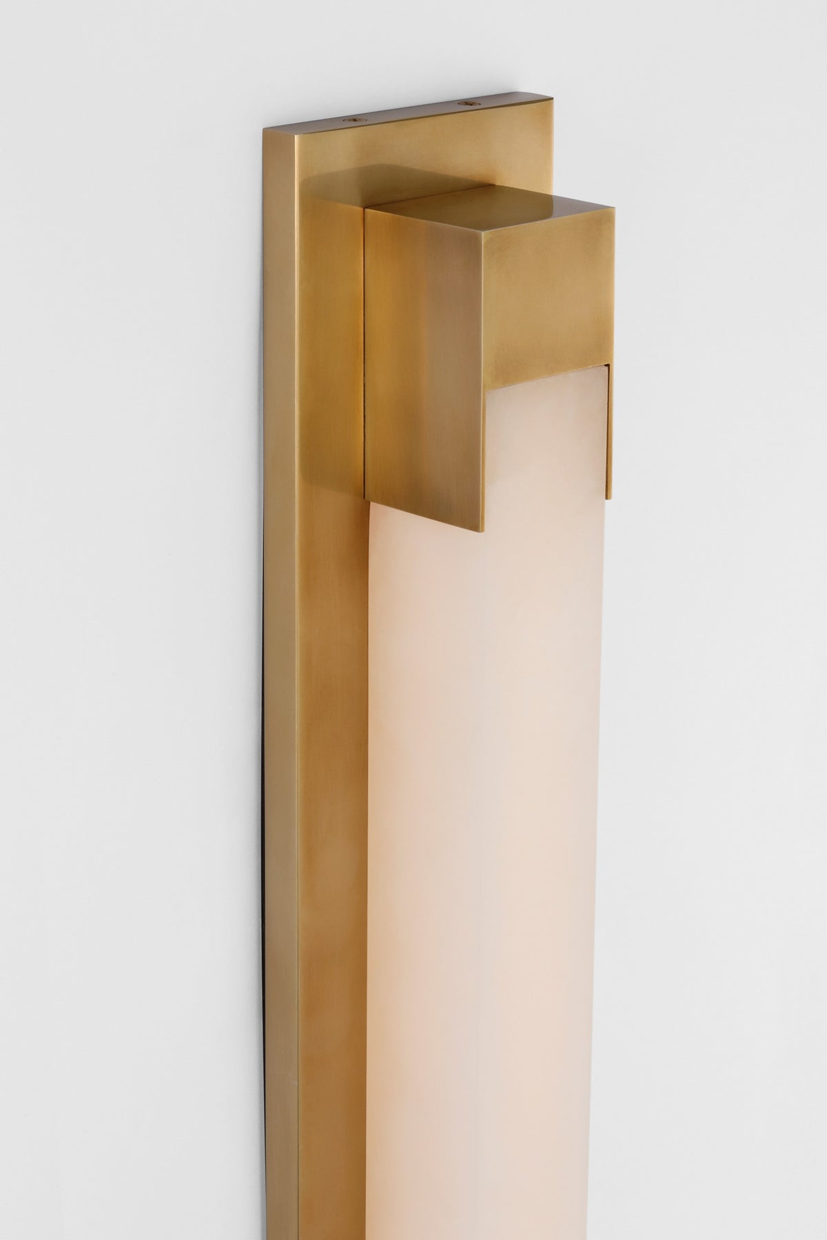 Covet 21" Bracketed Vägglampa — Kelly Wearstler for Visual Comfort & Co. — Antique-Burnished Brass with Alabaster detaljbild