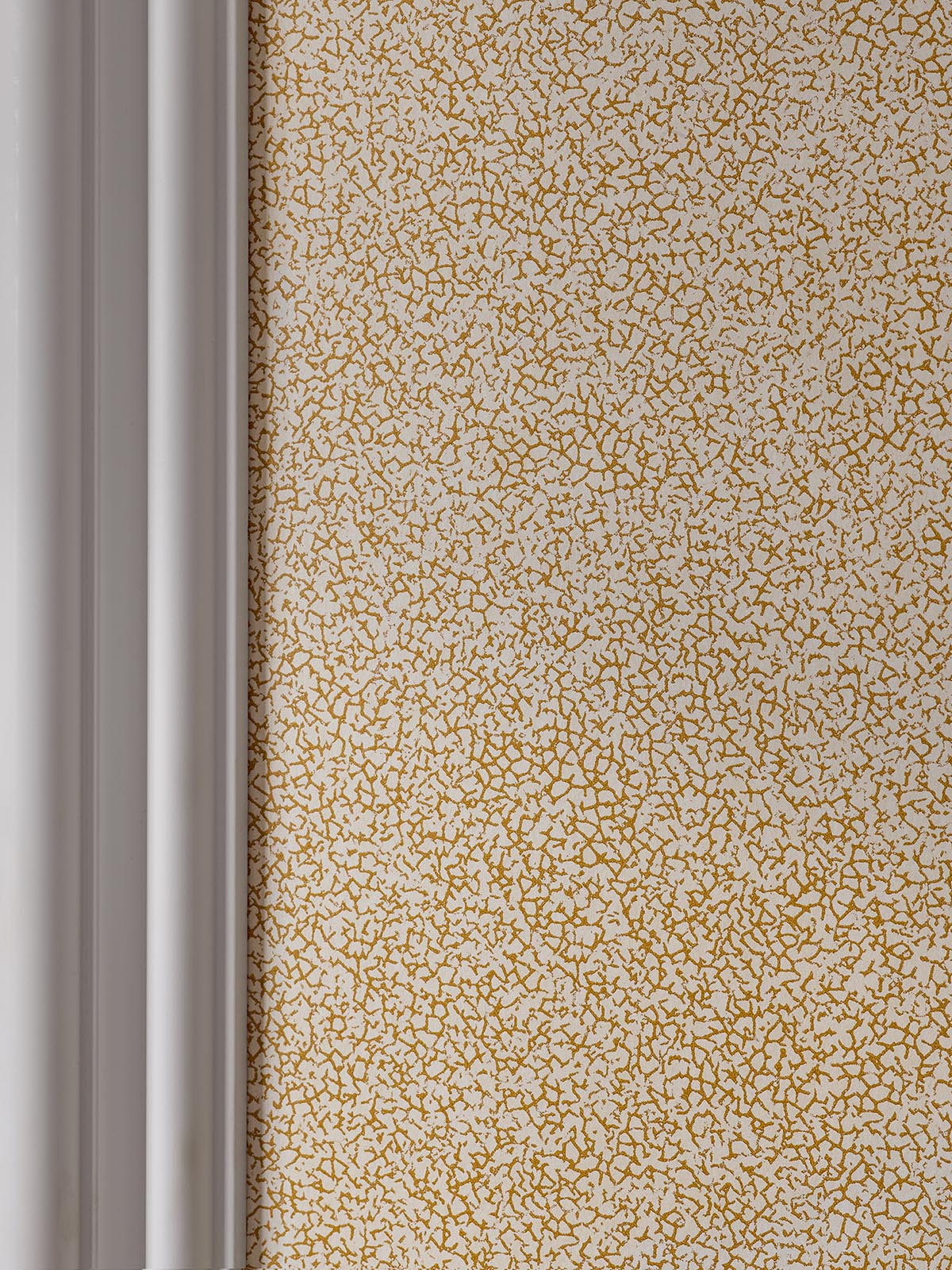 Craquelin room setting — Pierre Frey wallpaper