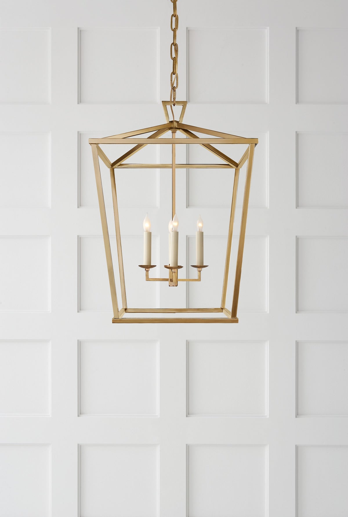 Darlana Medium Lykta — Chapman & Myers for Visual Comfort & Co. — Antique-Burnished Brass miljöbild