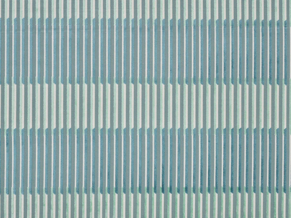 Velvet Lines -kangasnäyte — Pierre Frey Celadon