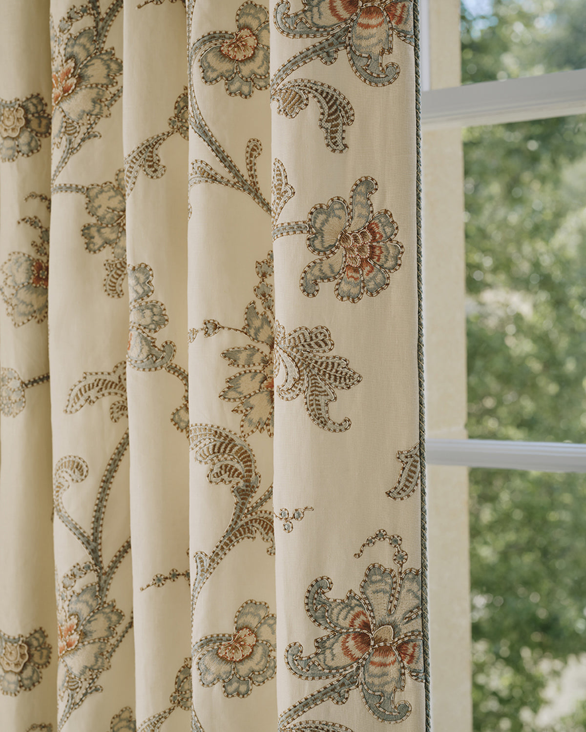 Genevieve sfeerbeeld — Colefax & Fowler stof