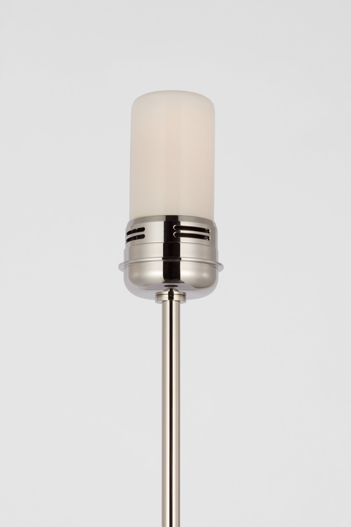Hackney 24" Cordless Bordslampa — J. Randall Powers for Visual Comfort & Co. — Polished Nickel with Linen Shade detaljbild
