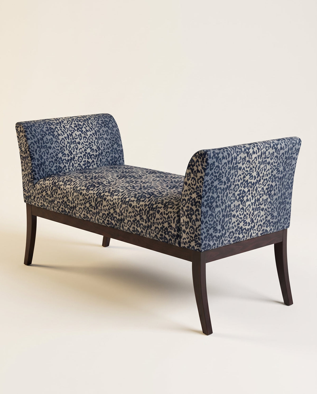 Jio Mayfair poef 55x135 H70 bekleed met Panthera Navy