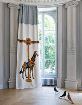 La Girafe du Carrousel miljöbild — Pierre Frey tyg