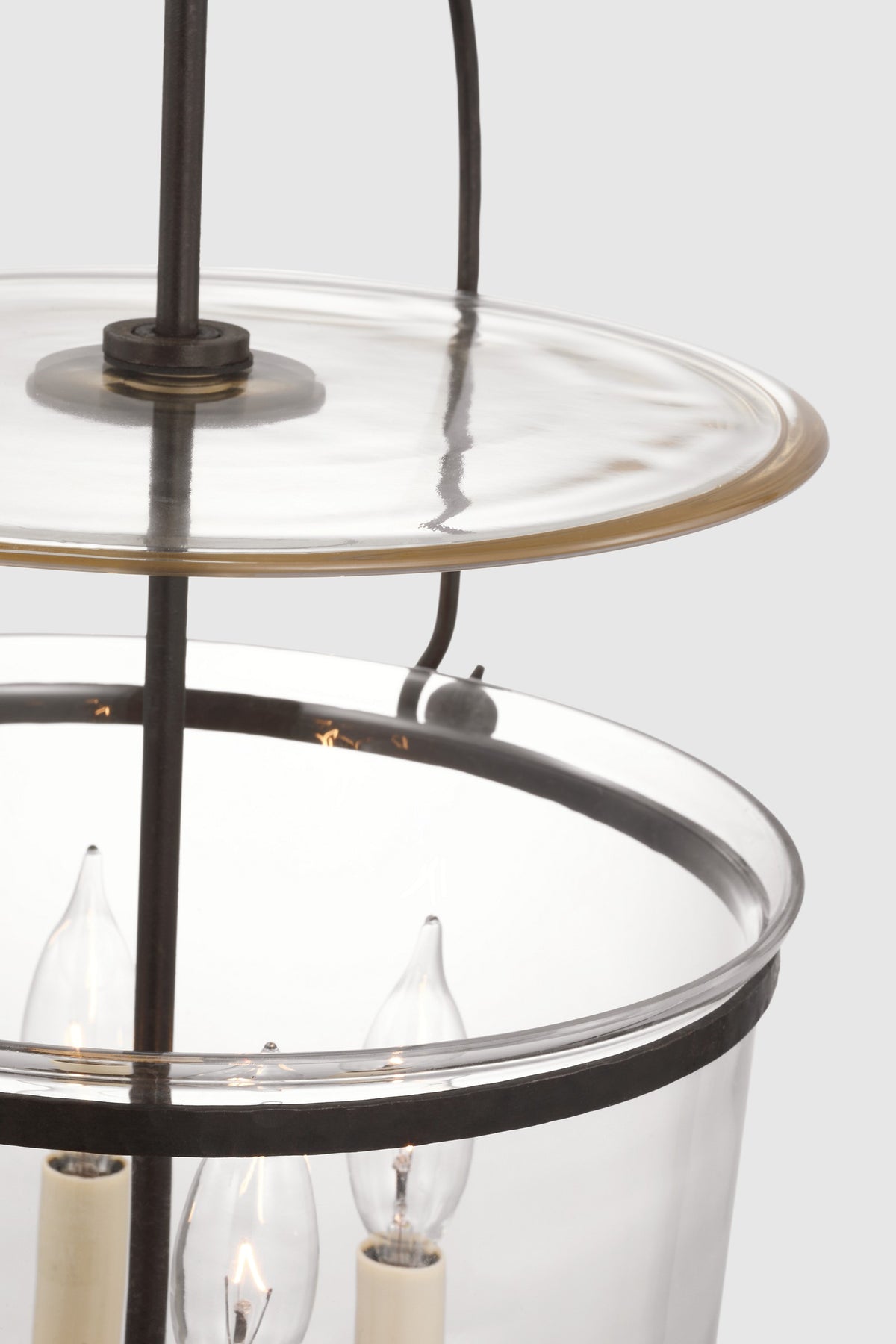 Lorford Small Smoke Bell Lykta — Chapman & Myers for Visual Comfort & Co. — Aged Iron with Antiqued Mercury Glass detaljbild