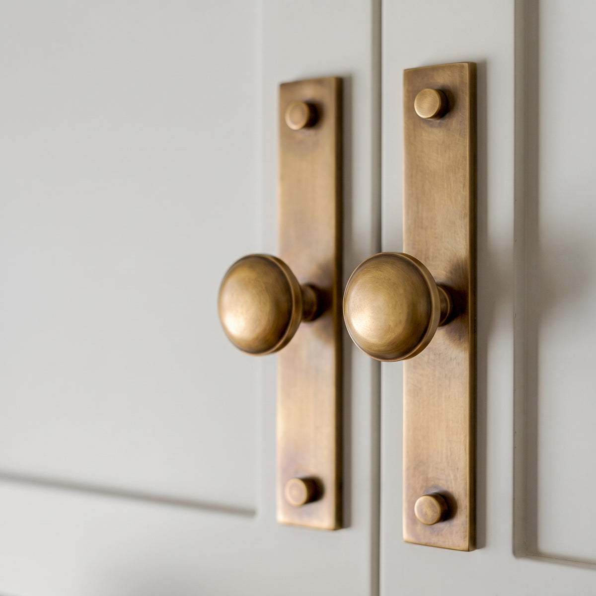 MIX diamantgerändelter Wall Haken Rack — Raumbild, Feines englisches Antik - FEA