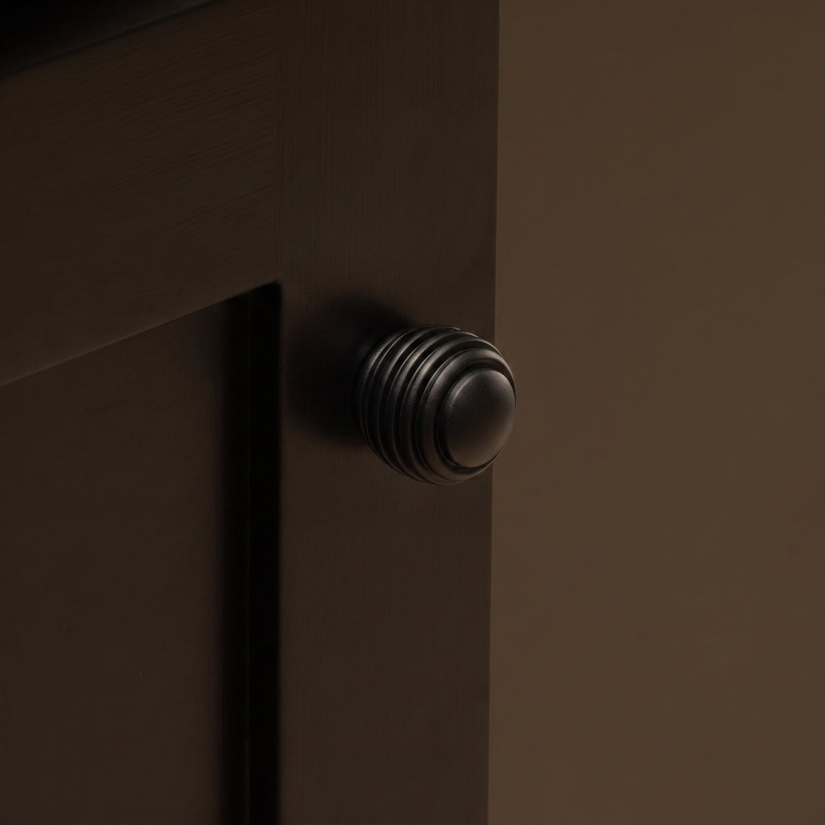 Nelson Cabinet Knob — room setting, Matt black lacquer