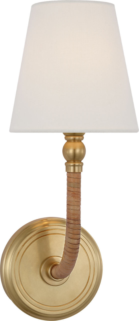 Basden Medium Wandlamp — Chapman & Myers for Visual Comfort & Co. — Antique-Burnished Brass and Natural Rattan with Linen Shade