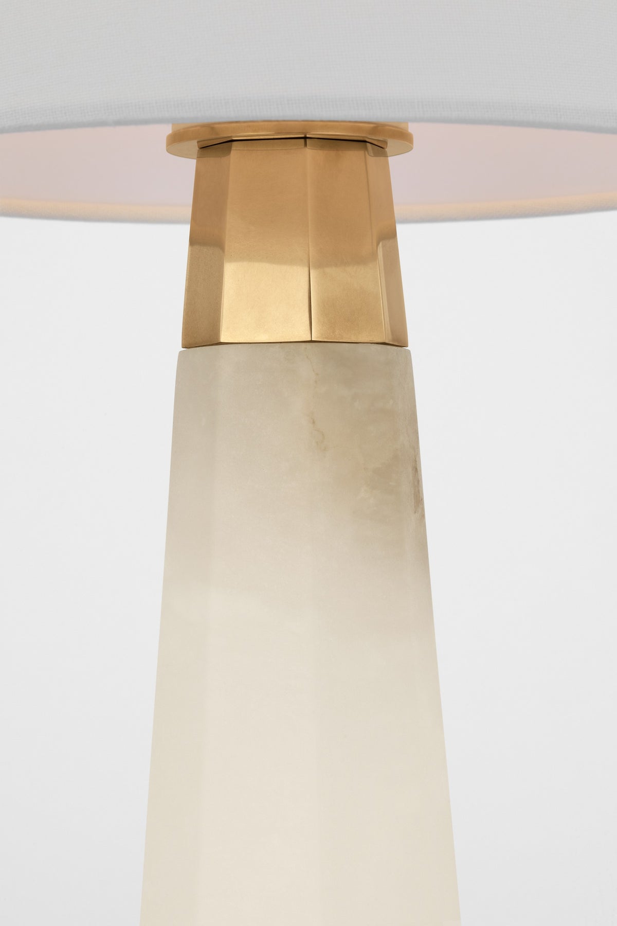 Olsen 15" Cordless Tischleuchte — AERIN for Visual Comfort & Co. Detailansicht