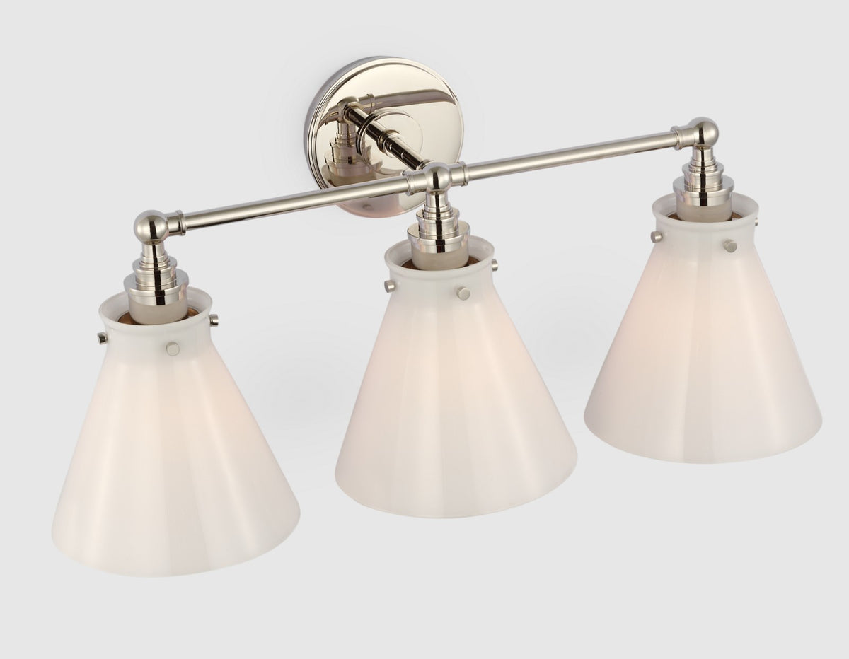 Parkington 24" Three Light Vägglampa — Chapman & Myers for Visual Comfort & Co. — Polished Nickel with White Glass detaljbild