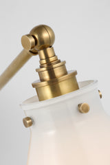 Parkington Single Library Vägglampa — Chapman & Myers for Visual Comfort & Co. — Antique-Burnished Brass with Clear Glass detaljbild