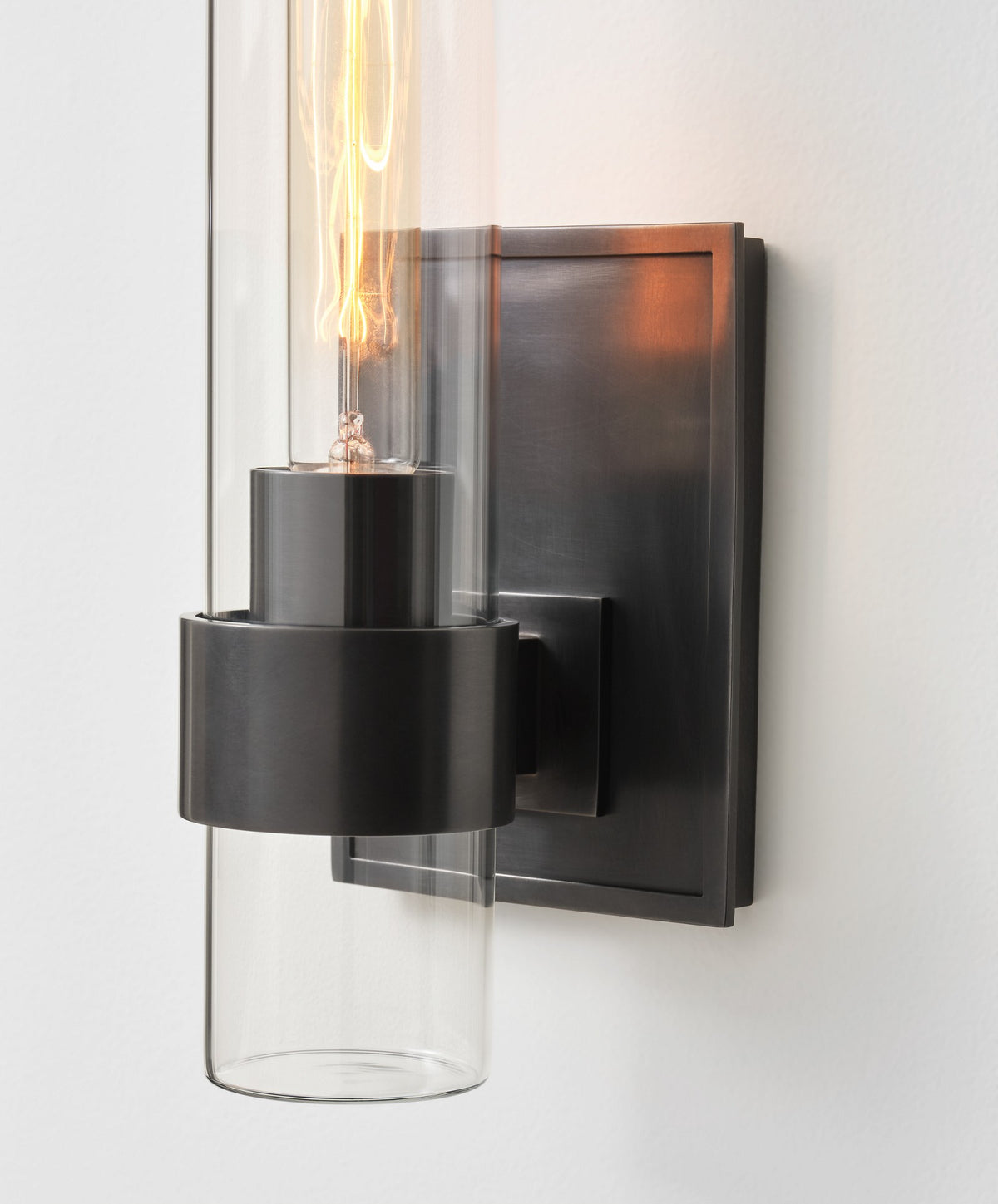 Presidio 14" Outdoor Buitenlamp — Ian K. Fowler for Visual Comfort & Co. detailfoto
