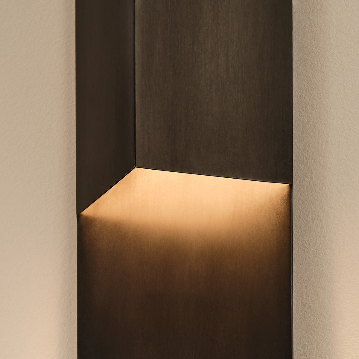 Rega 30" Folded Außenleuchte — Kelly Wearstler for Visual Comfort & Co. Detailbild