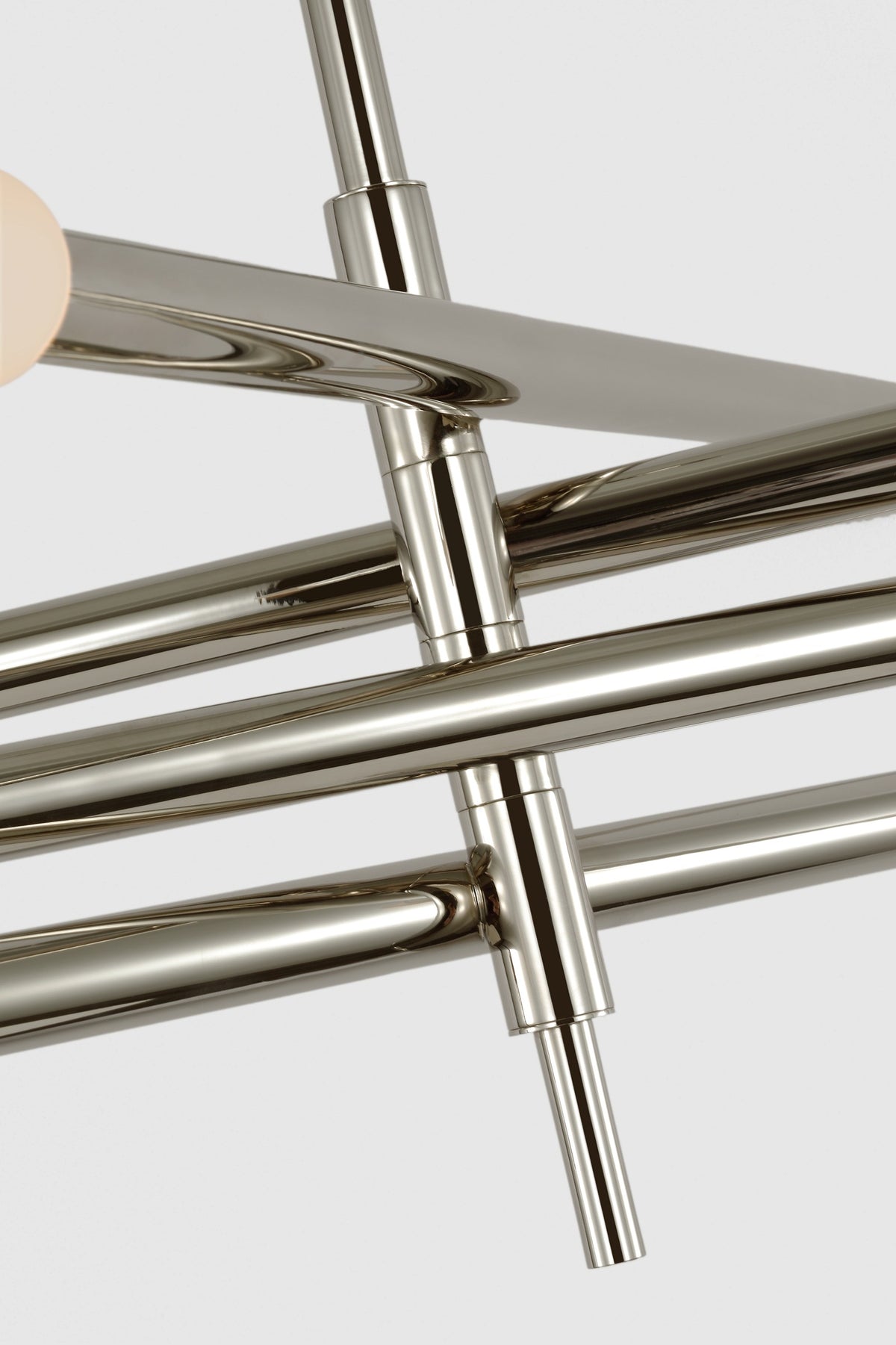 Rousseau Grande Eight Light -kattokruunu — Kelly Wearstler for Visual Comfort & Co. yksityiskohta