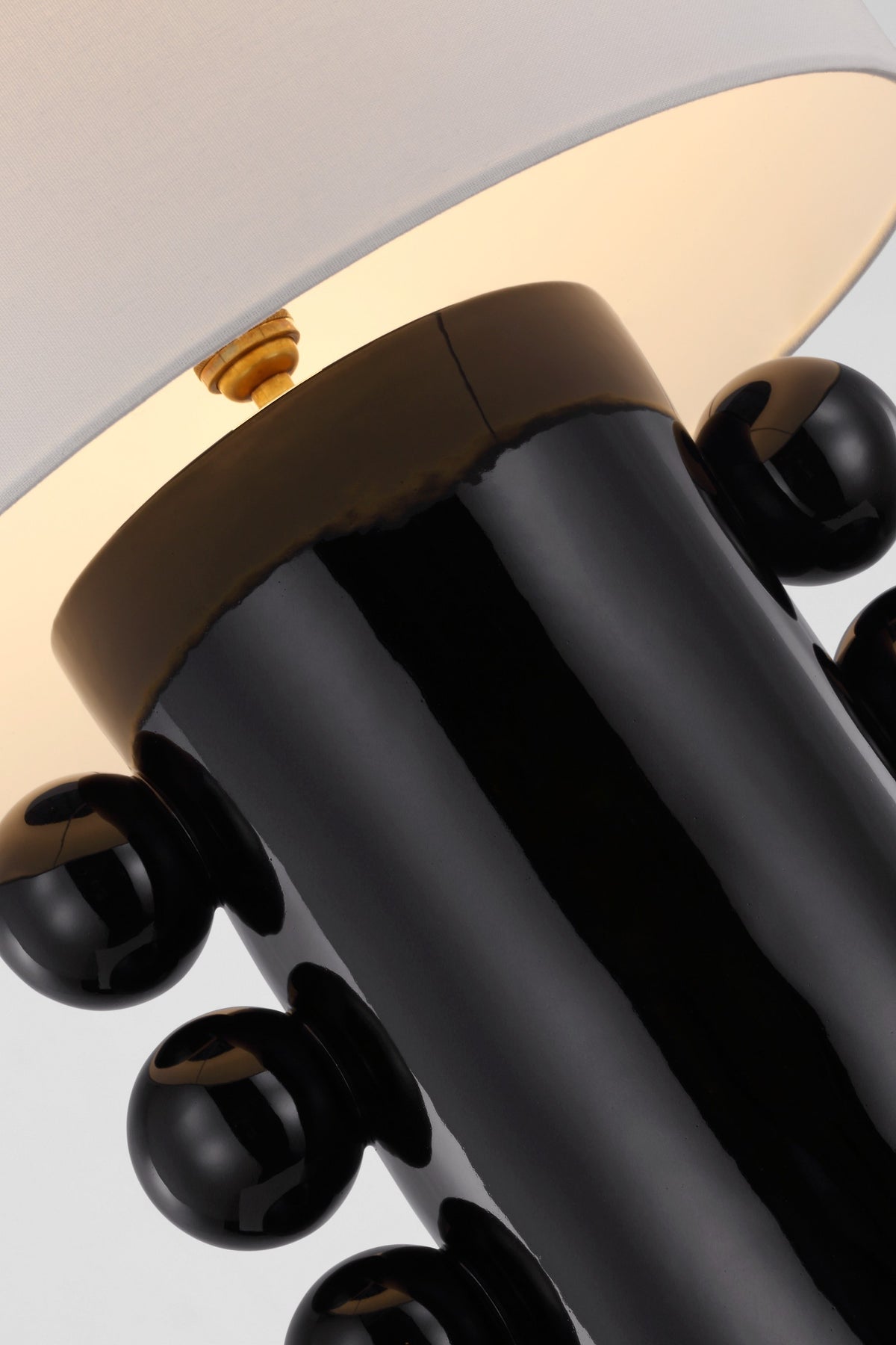 Tiglia Tall Bordslampa — Kelly Wearstler for Visual Comfort & Co. — Black with Linen Shade detaljbild