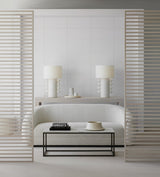 Tiglia Tall Bordslampa — Kelly Wearstler for Visual Comfort & Co. — Plaster White with Linen Shade miljöbild